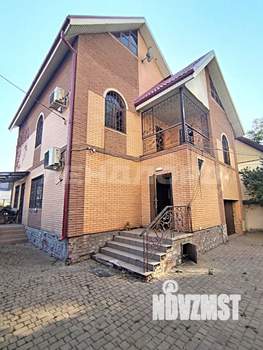 Дом 236м&sup2;, 3-этажный, участок 3 сот.  