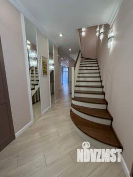 Дом 193м&sup2;, 3-этажный, участок 4 сот.  