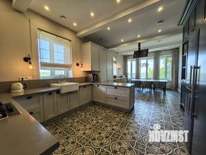 Дом 295м², 2-этажный, участок 10 сот.  