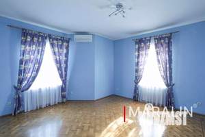 Дом 250м², 3-этажный, участок 8 сот.  