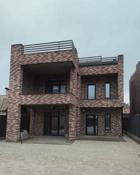 Дом 220м&sup2;, 2-этажный, участок 4 сот.  