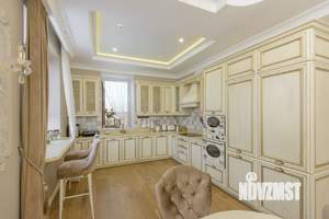Дом 240м², 3-этажный, участок 5 сот.  