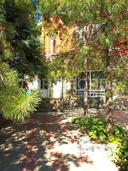 Дом 305м&sup2;, 2-этажный, участок 5 сот.  