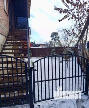 Дом 330м&sup2;, 3-этажный, участок 5 сот.  