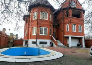 Дом 580м², 3-этажный, участок 6 сот.  