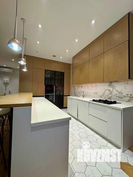 Дом 330м&sup2;, 2-этажный, участок 6 сот.  