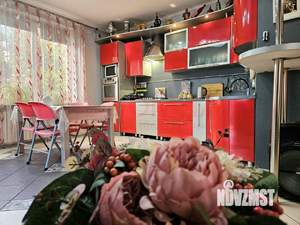 Дом 400м&sup2;, 3-этажный, участок 5 сот.  