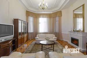 Дом 428м&sup2;, 3-этажный, участок 6 сот.  