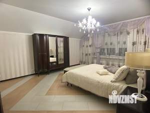 Дом 220м², 3-этажный, участок 3 сот.  