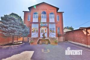 Дом 380м&sup2;, 3-этажный, участок 4 сот.  