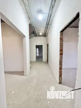 Дом 200м&sup2;, 2-этажный, участок 4 сот.  