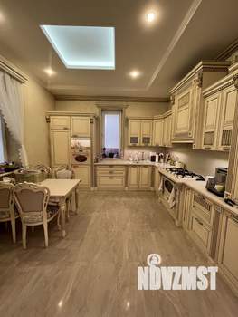 Дом 220м&sup2;, 2-этажный, участок 6 сот.  