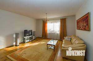 Дом 220м², 2-этажный, участок 7 сот.  