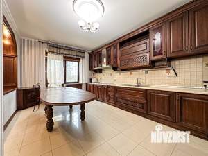 Дом 545м&sup2;, 3-этажный, участок 13 сот.  