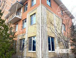 Дом 400м&sup2;, 3-этажный, участок 6 сот.  