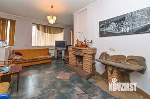 Дом 210м&sup2;, 2-этажный, участок 3 сот.  