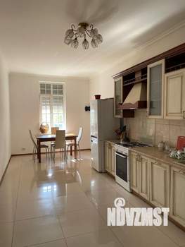 Дом 450м², 2-этажный, участок 6 сот.  