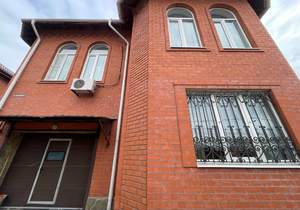 Дом 293м&sup2;, 3-этажный, участок 4 сот.  