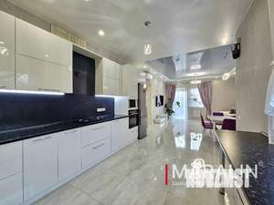 Дом 194м&sup2;, 2-этажный, участок 6 сот.  