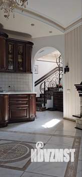 Дом 242м&sup2;, 3-этажный, участок 4 сот.  