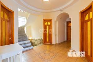 Дом 286м&sup2;, 2-этажный, участок 4 сот.  