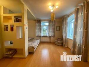 Дом 356м&sup2;, 3-этажный, участок 6 сот.  