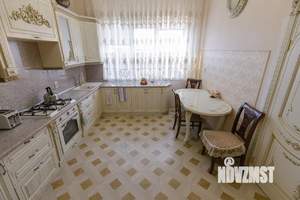 Дом 220м&sup2;, 1-этажный, участок 6 сот.  