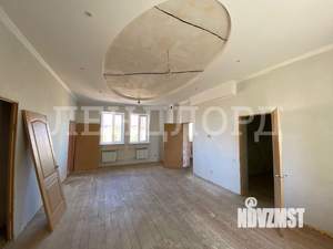 Дом 240м&sup2;, 3-этажный, участок 6 сот.  