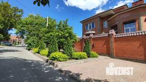Дом 550м&sup2;, 3-этажный, участок 6 сот.  