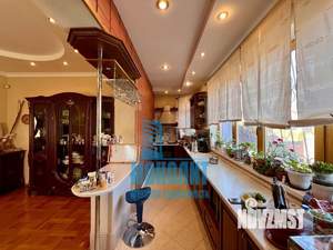 Дом 424м², 3-этажный, участок 14 сот.  