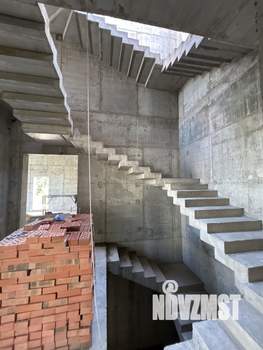 Дом 700м&sup2;, 4-этажный, участок 7 сот.  