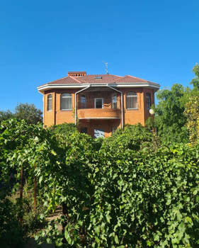 Дом 313м&sup2;, 2-этажный, участок 8 сот.  