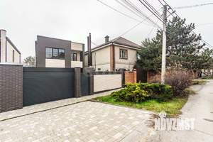 Дом 170м&sup2;, 2-этажный, участок 3 сот.  