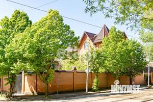 Дом 560м², 3-этажный, участок 6 сот.  