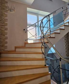 Дом 420м&sup2;, 3-этажный, участок 6 сот.  