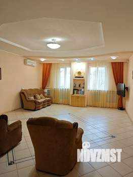 Дом 270м&sup2;, 2-этажный, участок 7 сот.  