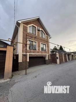 Дом 270м&sup2;, 3-этажный, участок 6 сот.  