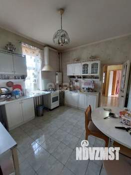 Дом 182м&sup2;, 2-этажный, участок 4 сот.  