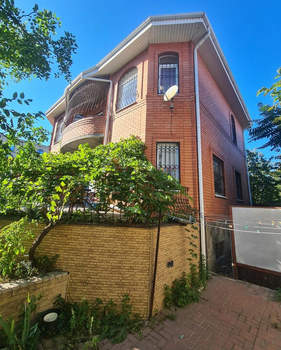 Дом 313м&sup2;, 2-этажный, участок 8 сот.  