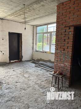 Дом 699м&sup2;, 3-этажный, участок 7 сот.  