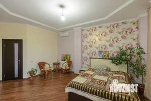 Дом 380м², 3-этажный, участок 5 сот.  