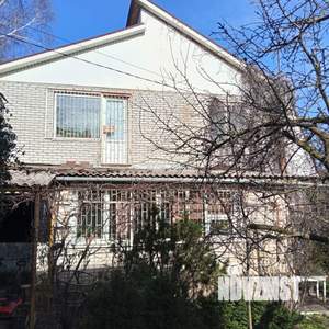 Дом 180м&sup2;, 2-этажный, участок 7 сот.  