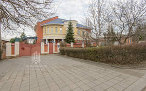 Дом 770м², 2-этажный, участок 14 сот.  