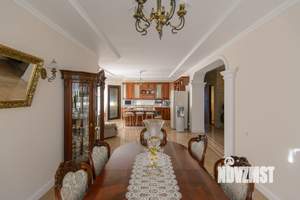 Дом 428м², 3-этажный, участок 6 сот.  