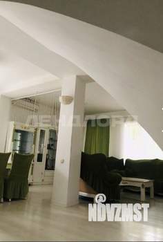 Дом 178м&sup2;, 2-этажный, участок 2 сот.  