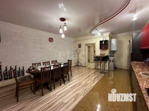 Дом 192м&sup2;, 2-этажный, участок 3 сот.  