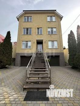 Дом 400м&sup2;, 3-этажный, участок 4 сот.  