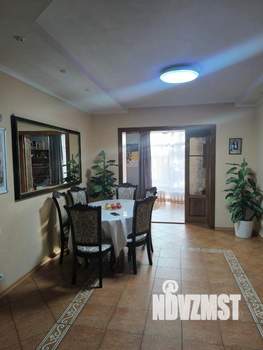 Дом 302м&sup2;, 3-этажный, участок 5 сот.  