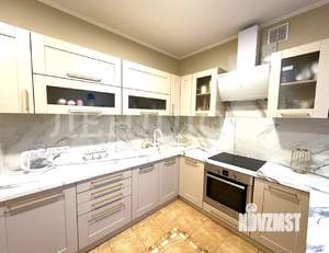 Дом 400м&sup2;, 3-этажный, участок 6 сот.  