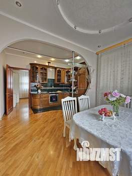 Дом 215м&sup2;, 2-этажный, участок 6 сот.  